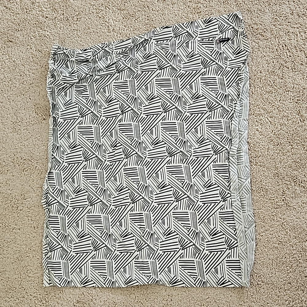 Black and white gender neutral breastfeeding cover